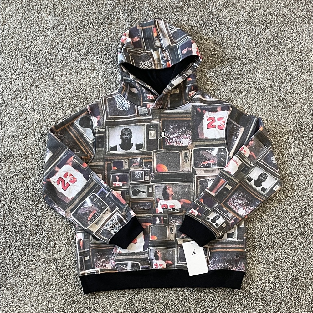 NEW! JORDAN MULTICOLOR GRAPHIC HOODIE. SIZE LARGE. BOYS.